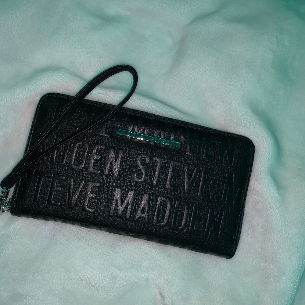 Steve madden wristlet